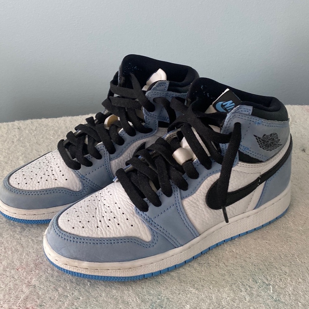 Air Jordan 1 Retro High “University Blue”